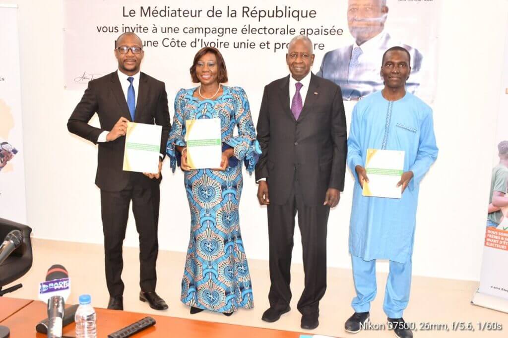 Signature de la Charte d'engagement à la paix du Médiateur de la République pour les Élections Régionales et Municipales Apaisées de septembre 2023